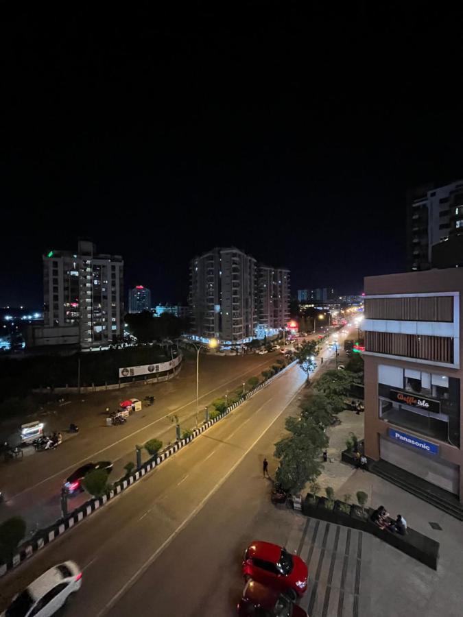 Hotel The Vital Surat Exterior foto