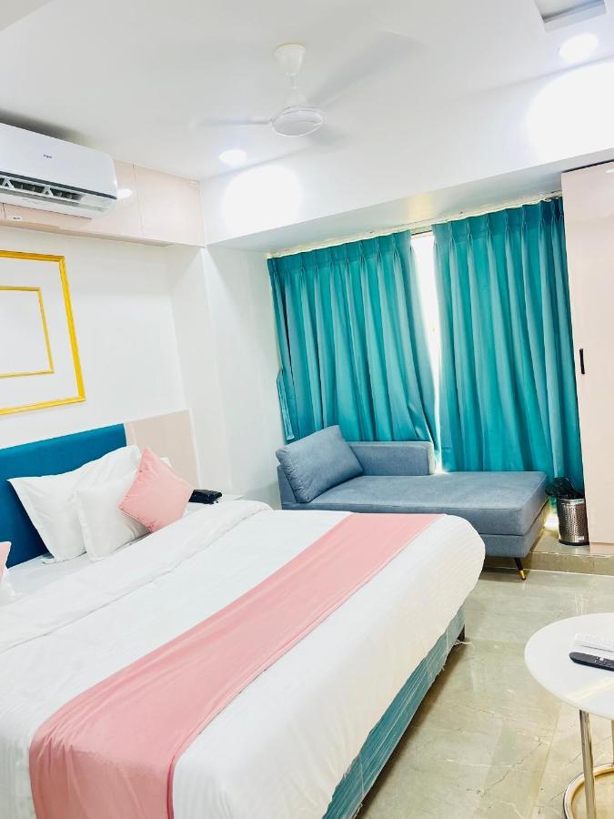Hotel The Vital Surat Exterior foto